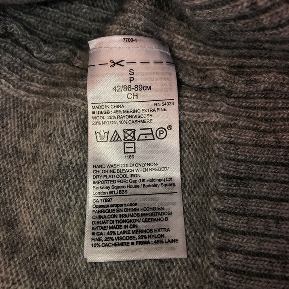 BANANA REPUBLIC Filpucci Merino Cashmere Blend V-Neck Back Buttons Sweater - Picture 4 of 9